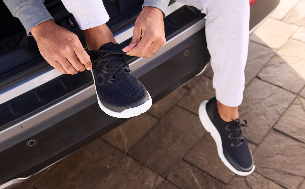 OOfos Men's OOmg Sport LS Low Shoe - White Black 4 OOfos Men's OOmg Sport LS Low Shoe - White Black - Image 4