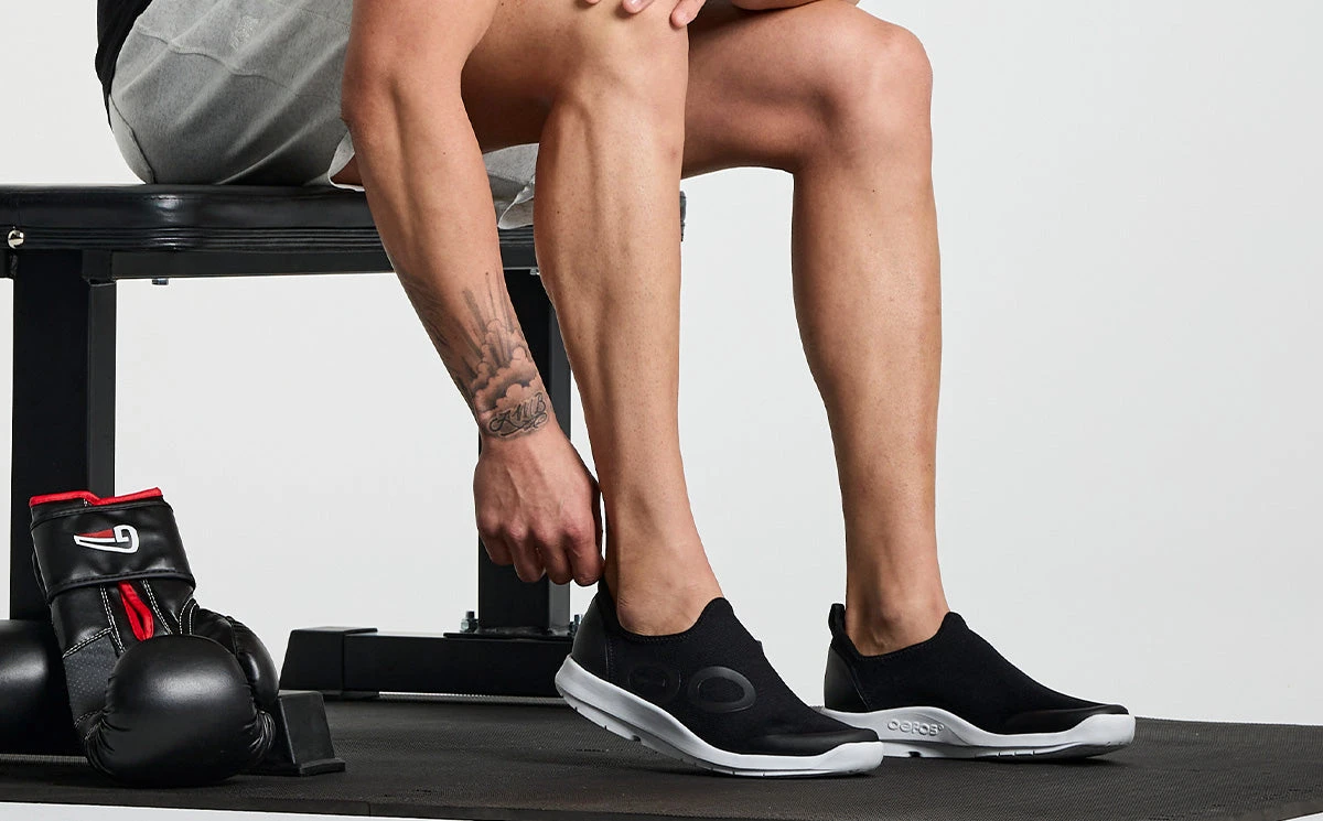 OOfos Men's OOmg Sport Low Shoe - White Black 5 OOfos Men's OOmg Sport Low Shoe - White Black - Image 5