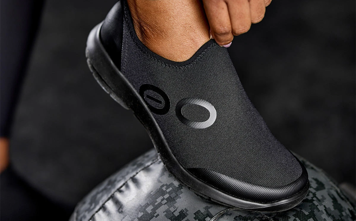 OOfos Women's OOmg Sport Low Shoe - Black 3 OOfos Women's OOmg Sport Low Shoe - Black - Image 3