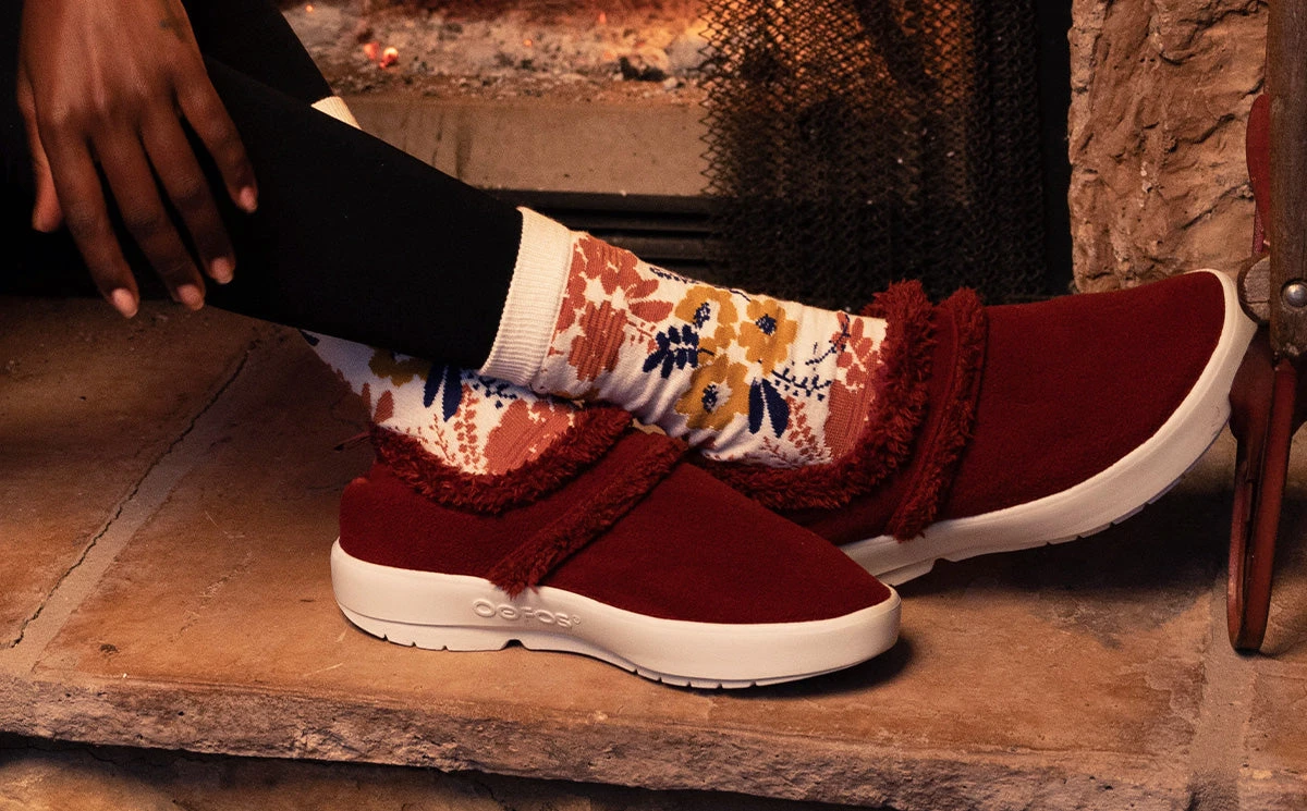 OOfos Women's OOcoozie Low Shoe - Cabernet 5 OOfos Women's OOcoozie Low Shoe - Cabernet - Image 5