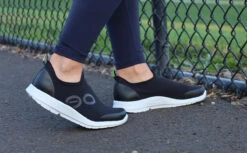OOfos Women's OOmg Sport Low Shoe - White Black 13 OOfos Women's OOmg Sport Low Shoe - White Black -Oofos MicrosoftTeams image 7