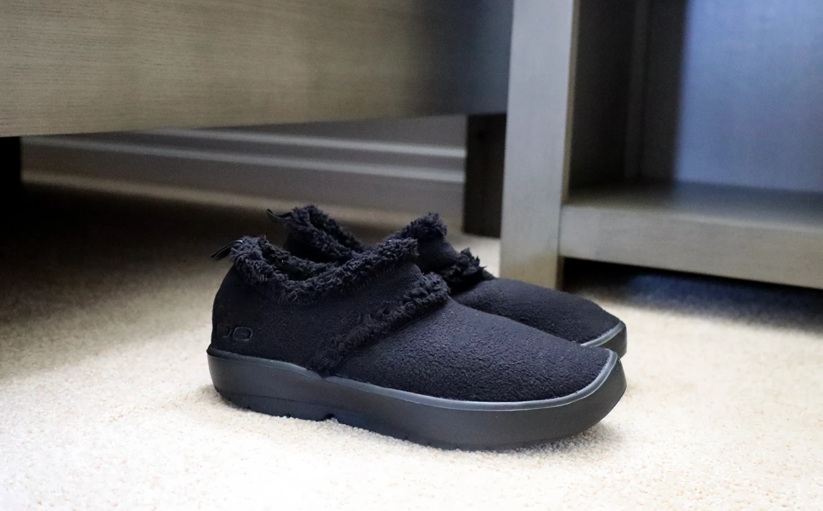 OOfos Women's OOcoozie Low Shoe - Black 3 OOfos Women's OOcoozie Low Shoe - Black - Image 3