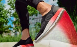 OOfos Men's OOmg Sport Low Shoe - Fire Fade -Oofos RedFade3