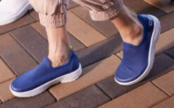 OOfos Women's OOmg EeZee Low Shoe - Navy -Oofos Women s Navy eeZee 1