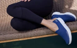 OOfos Women's OOmg EeZee Low Shoe - Navy -Oofos Women s Navy eeZee 2